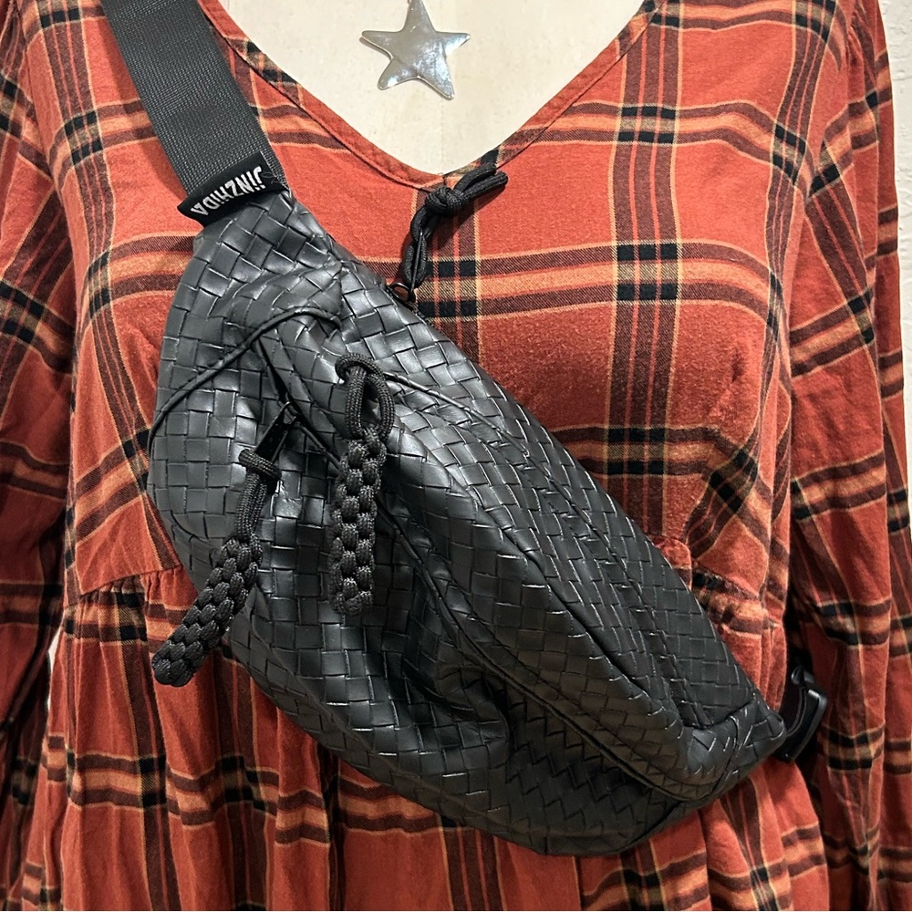 Black Woven Leather Crossbody Belt Bag by Jinxhida